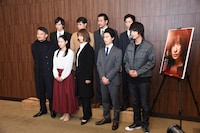 舞台「アンフェアな月」第2弾「～刑事 雪平夏見シリーズ～『殺してもいい命』」囲み取材より、下段左から山口馬木也、西原亜希、篠田麻里子、松田凌、中村優一。上段左から瀬戸啓太、小島よしお、水谷あつし、田中稔彦。