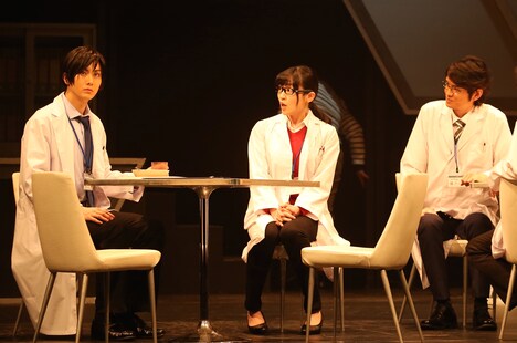 舞台「囚われのパルマ ―失われた記憶―」より。
