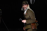 青年団国際演劇交流プロジェクト2019「ジャン×Keitaの隊長退屈男」より。（撮影：三浦雨林）