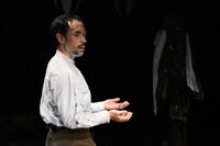 青年団国際演劇交流プロジェクト2019「ジャン×Keitaの隊長退屈男」より。（撮影：三浦雨林）