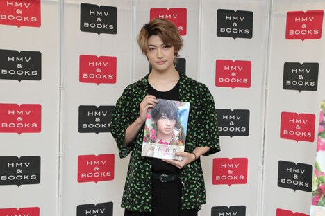 「増子敦貴 1st 写真集 A」発売記念イベントより。