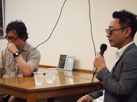 左から岡田利規、ウティット・ヘーマムーン。