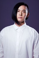 西川康太郎演じるステージディレクター。