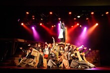 「30-DELUX ACTION PLAY MUSICAL THEATER featuring 宇宙Six『のべつまくなし』」より。（撮影：伊東和則）