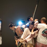 岡田利規演出「プラータナー」開幕、ヘーマムーン「日本の抱擁を受けているよう」