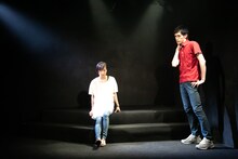 桃尻犬本公演「山兄妹の夢」より。（撮影：保坂萌）