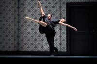 「Shoot the Moon」より。(C)羽鳥直志