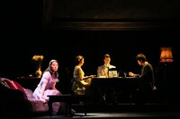 文学座「ガラスの動物園」より。（撮影：宮川舞子）