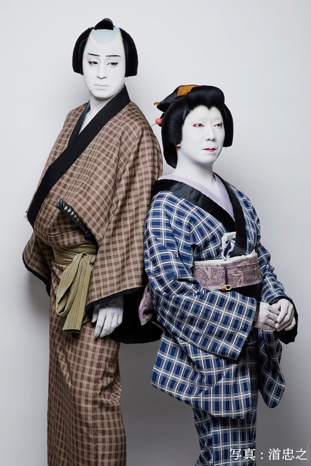 「女殺油地獄」より、左から松本幸四郎演じる河内屋与兵衛、市川猿之助演じるお吉。