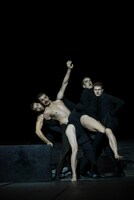 ディミトリス・パパイオアヌー「THE GREAT TAMER」埼玉公演より。（Photo by Julian Mommert）