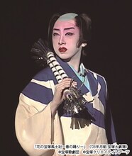 「花の宝塚風土記－春の踊り－」（2003年月組 宝塚大劇場）より。(c)宝塚歌劇団 (c)宝塚クリエイティブアーツ