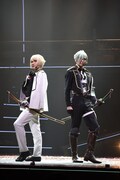 「ミュージカル『刀剣乱舞』 髭切膝丸 双騎出陣2019 ～SOGA～」より。（撮影：宮内勝）