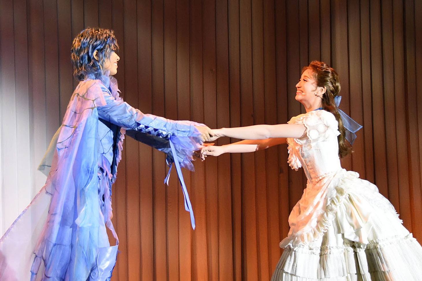 宝塚歌劇花組 三井住友VISAカード シアター「Musical『A Fairy Tale ─青い薔薇の精─』」「レヴューロマン『シャルム！』」制作発表会より。