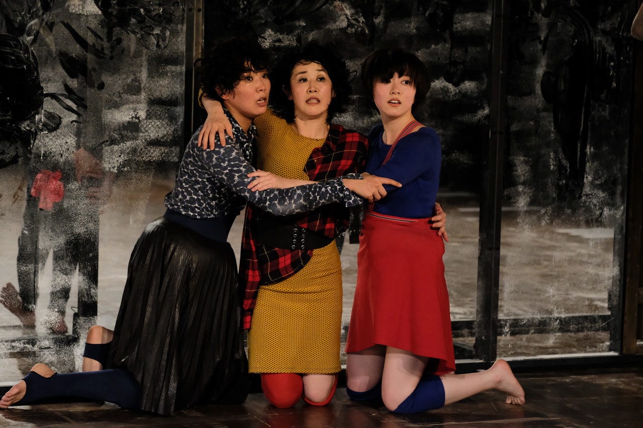 俳優たちの運動量で立ち上げる“持て余された”人生、地点「三人姉妹」開幕