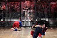 地点「三人姉妹」より。（撮影：高野友靖）