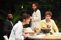 リモージュ国立演劇センター付属演劇学校「カガクするココロ」より。（撮影：三浦雨林）