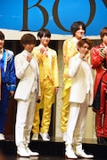 「DREAM BOYS」会見より。「DREAM BOYS」会見より。前段左から神宮寺勇太、岸優太。