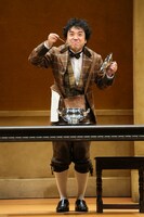 シス・カンパニー公演「恋のヴェネチア狂騒曲」より。（撮影：宮川舞子）