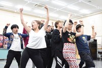 舞台「THE BANK ROBBERY!～ダイヤモンド強奪大作戦～」の公開稽古の様子。