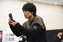 「THE BANK ROBBERY!～ダイヤモンド強奪大作戦～」稽古場より、原嘉孝（宇宙Six / ジャニーズJr.）演じるサム。