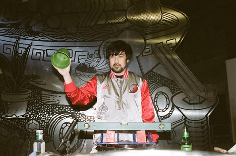 金氏徹平(c)川島小鳥