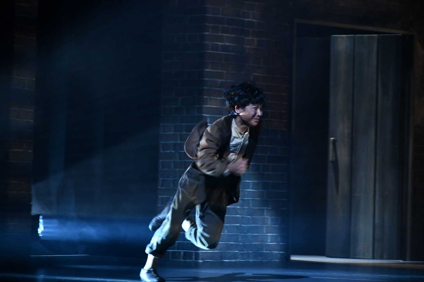 ミュージカル「オリヴァー・ツイスト」より。（撮影：中岡美樹）