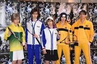 左から、白石蔵ノ介役の増子敦貴、手塚国光役の青木瞭、越前リョーマ役の阿久津仁愛、幸村精市役の立石俊樹、真田弦一郎役の田鶴翔吾。