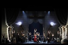 「マシュー・ボーンの『白鳥の湖～スワン・レイク～』」より。（撮影：瀬戸秀美）