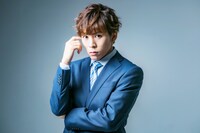 高岡裕貴のビジュアル。