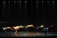 3T「What if…Just dance それでも僕はダンスを続けていく」より。（Photo：Yosuke Kamiyama / DANCE DANCE ASIA 2019）