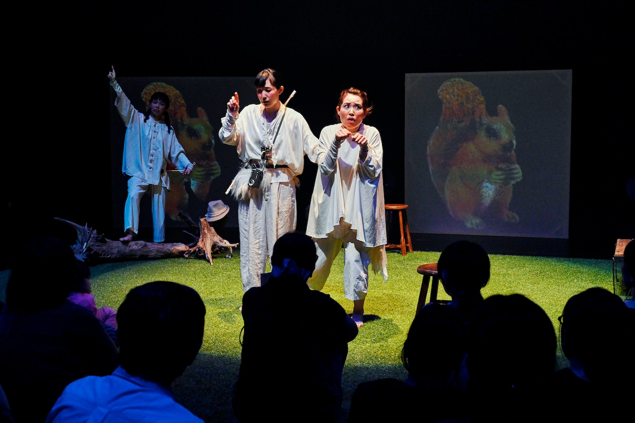 藤田貴大の“子供から大人まで楽しめる”「めにみえない」が開幕