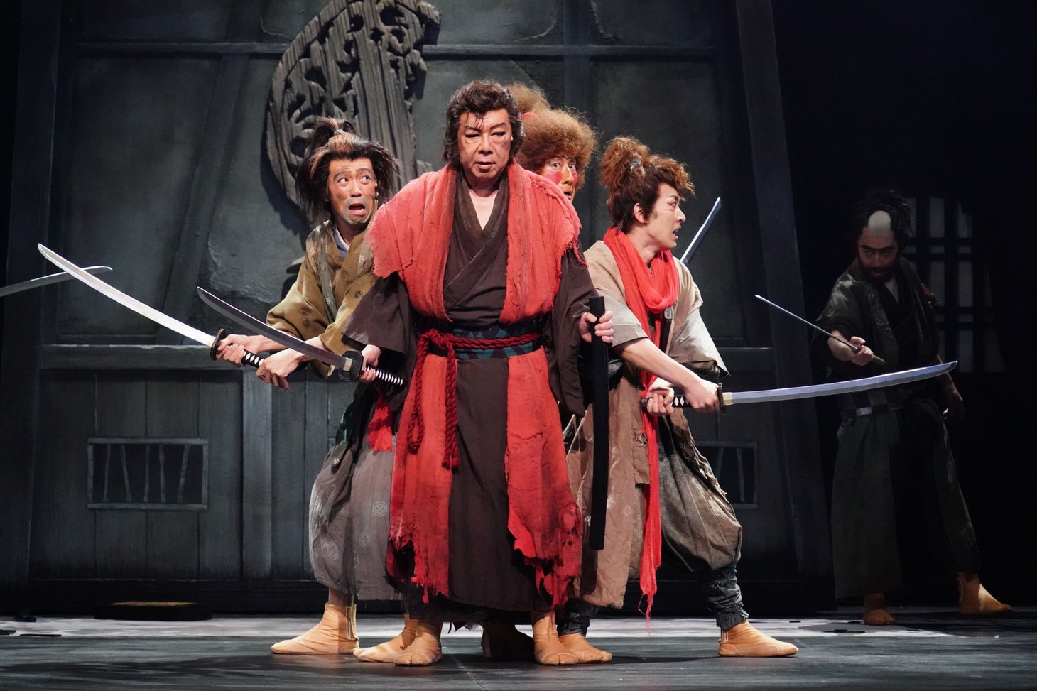 2019年劇団☆新感線39興行・夏秋公演「いのうえ歌舞伎《亞》alternative『けむりの軍団』」より。(c)2019『けむりの軍団』 / ヴィレッヂ・劇団☆新感線（撮影：田中亜紀）