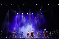 2019年劇団☆新感線39興行・夏秋公演「いのうえ歌舞伎《亞》alternative『けむりの軍団』」より。(c)2019『けむりの軍団』 / ヴィレッヂ・劇団☆新感線（撮影：田中亜紀）