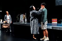 世田谷パブリックシアター「チック」より。（撮影：細野晋司）