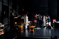 世田谷パブリックシアター「チック」より。（撮影：細野晋司）