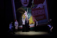 佐渡裕芸術監督プロデュースオペラ2019「ミュージカル『オン・ザ・タウン』」より。（提供：兵庫県立芸術文化センター、撮影：飯島隆）