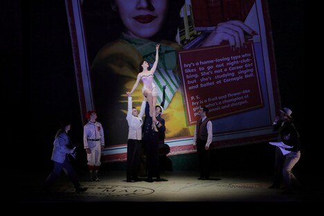 佐渡裕芸術監督プロデュースオペラ2019「ミュージカル『オン・ザ・タウン』」より。（提供：兵庫県立芸術文化センター、撮影：飯島隆）