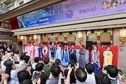 南座新開場記念「OSK SAKURA REVUE」「OSK SAKURA NIGHT」初日館前行事の様子。