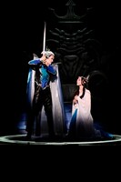 南座新開場記念「OSK SAKURA REVUE」より、第1部「歌劇 海神別荘」の様子。