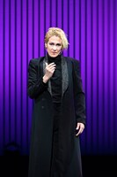 南座新開場記念「OSK SAKURA REVUE」より、第2部「STORM of APPLAUSE」の様子。