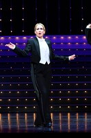 南座新開場記念「OSK SAKURA REVUE」より、第2部「STORM of APPLAUSE」の様子。