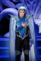 南座新開場記念「OSK SAKURA REVUE」より、第1部「歌劇 海神別荘」の様子。