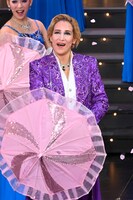 南座新開場記念「OSK SAKURA REVUE」より、第2部「STORM of APPLAUSE」の様子。