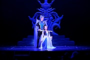 南座新開場記念「OSK SAKURA REVUE」より、第1部「歌劇 海神別荘」の様子。