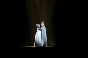 南座新開場記念「OSK SAKURA REVUE」より、第1部「歌劇 海神別荘」の様子。