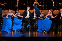 南座新開場記念「OSK SAKURA REVUE」より、第2部「STORM of APPLAUSE」の様子。