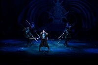 南座新開場記念「OSK SAKURA REVUE」より、第1部「歌劇 海神別荘」の様子。