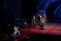 南座新開場記念「OSK SAKURA REVUE」より、第1部「歌劇 海神別荘」の様子。