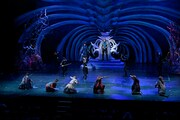 南座新開場記念「OSK SAKURA REVUE」より、第1部「歌劇 海神別荘」の様子。