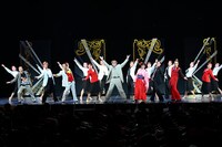 南座新開場記念「OSK SAKURA NIGHT」の様子。